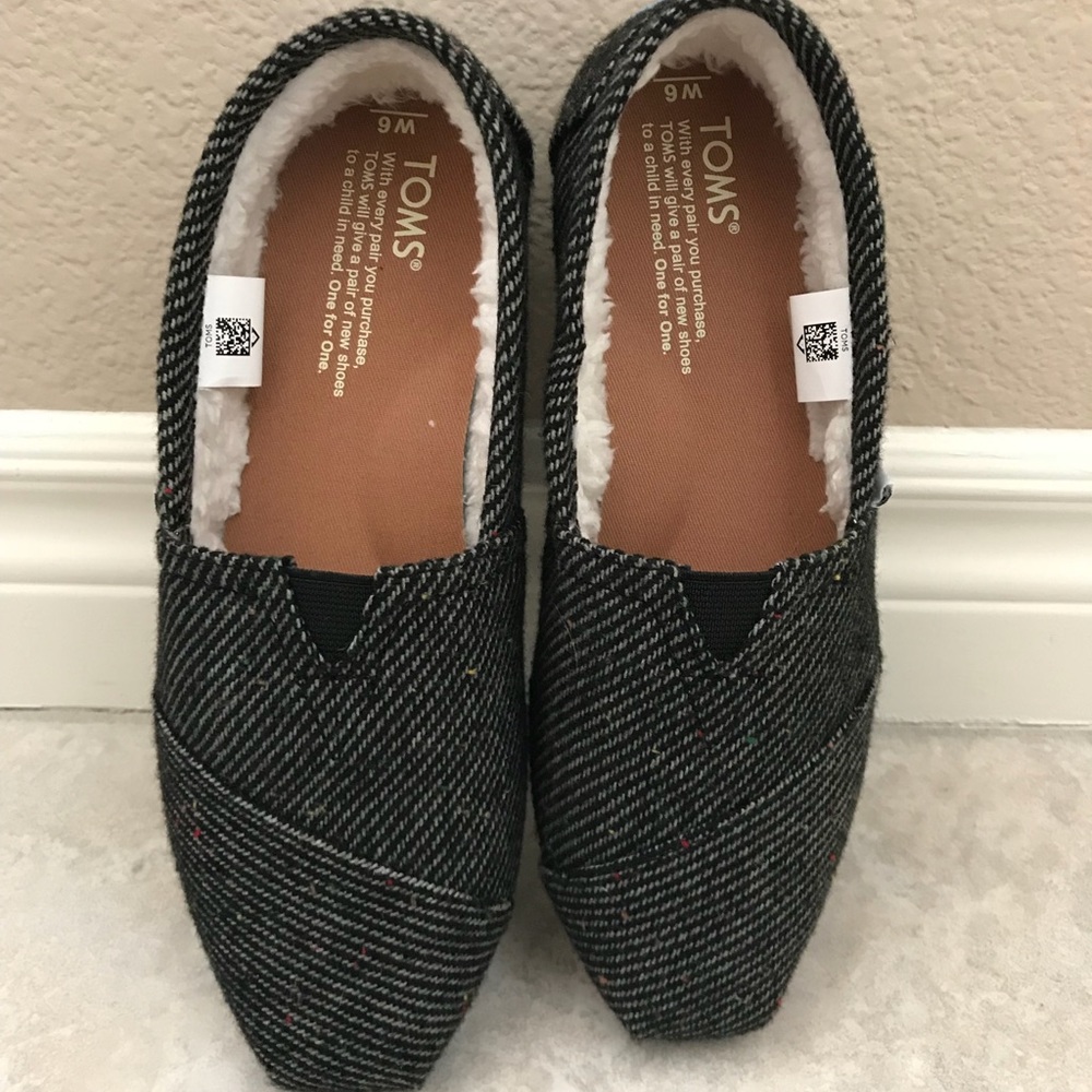 Toms women size 6